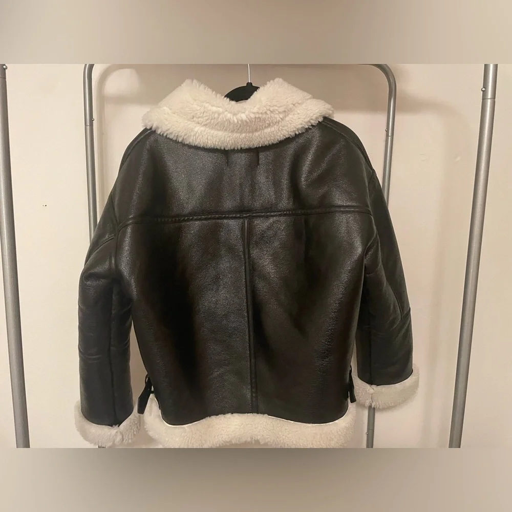 ASOS Stravidarius oversized aviator jacket with contrast collar in black - Picture 6 of 6